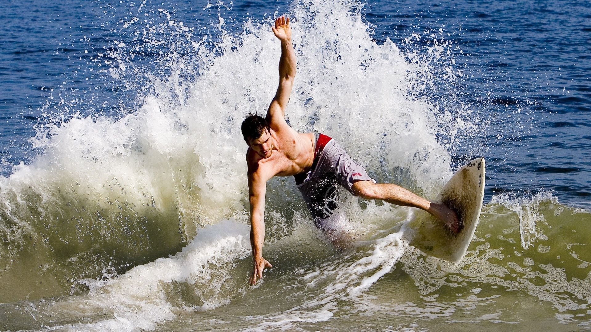 米兰体育平台登录入口-勇士队新星崭露头角，季后赛潜力巨大，勇士队新赛季阵容变化