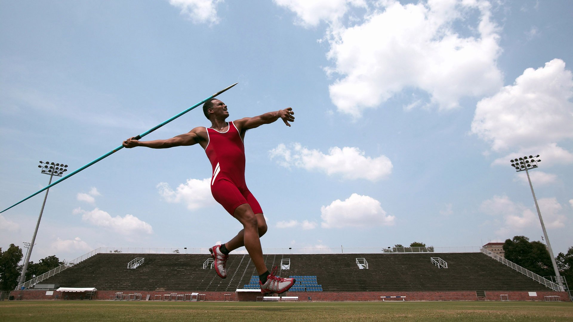 世界杯官方技术报告：中路渗透与高压逼抢成两大主流趋势